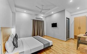 Upar Hotels Nungambakkam Nearby Us Consulate Apollo Hospital Sankara Nethralaya